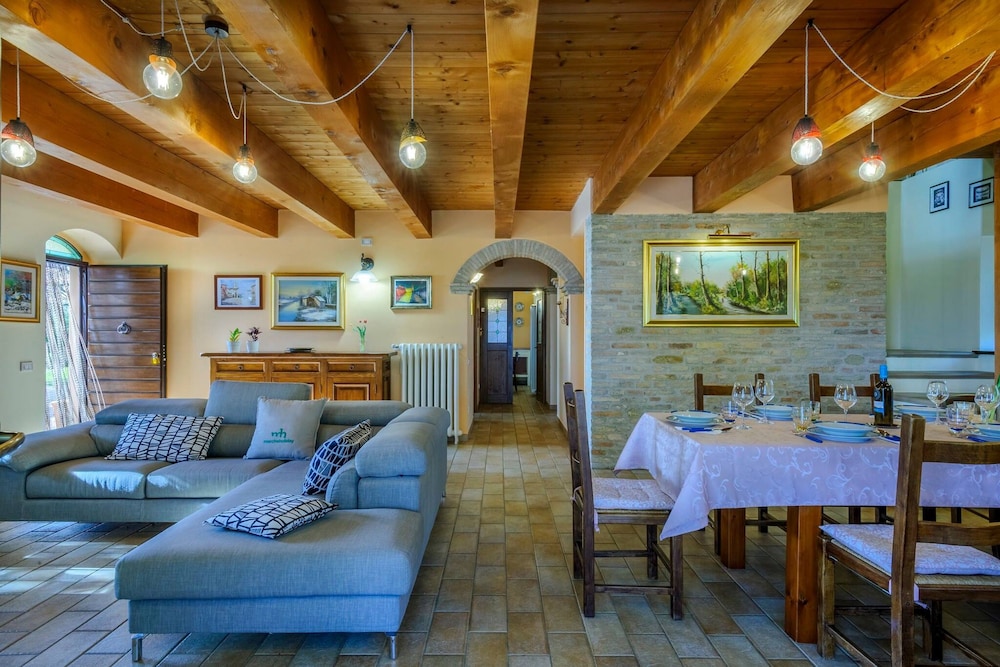 Villa, Smoking photo 2