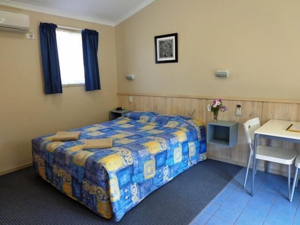 Standard Suite, 1 Bedroom, Non Smoking, Kitchen (Motel King-size) photo 1