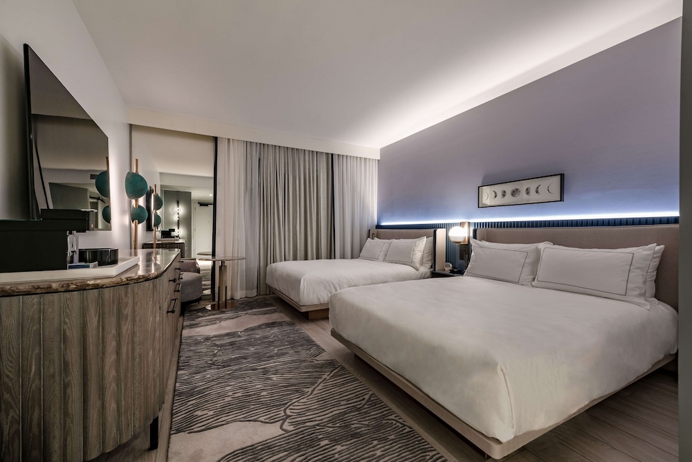 Premium Room, 2 Queen Beds (Hearing) - Photo 2