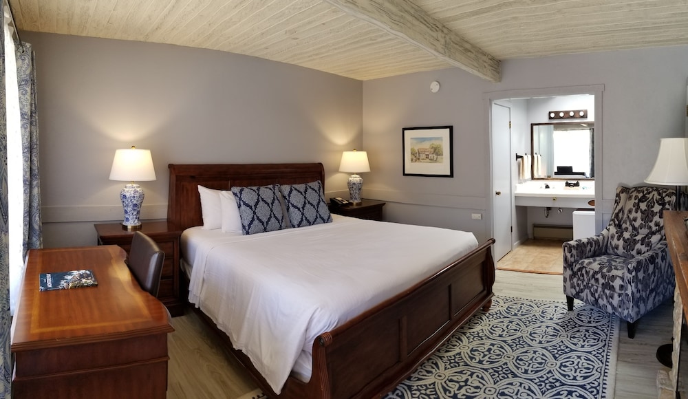 Standard Room, 1 King Bed, Mountain View