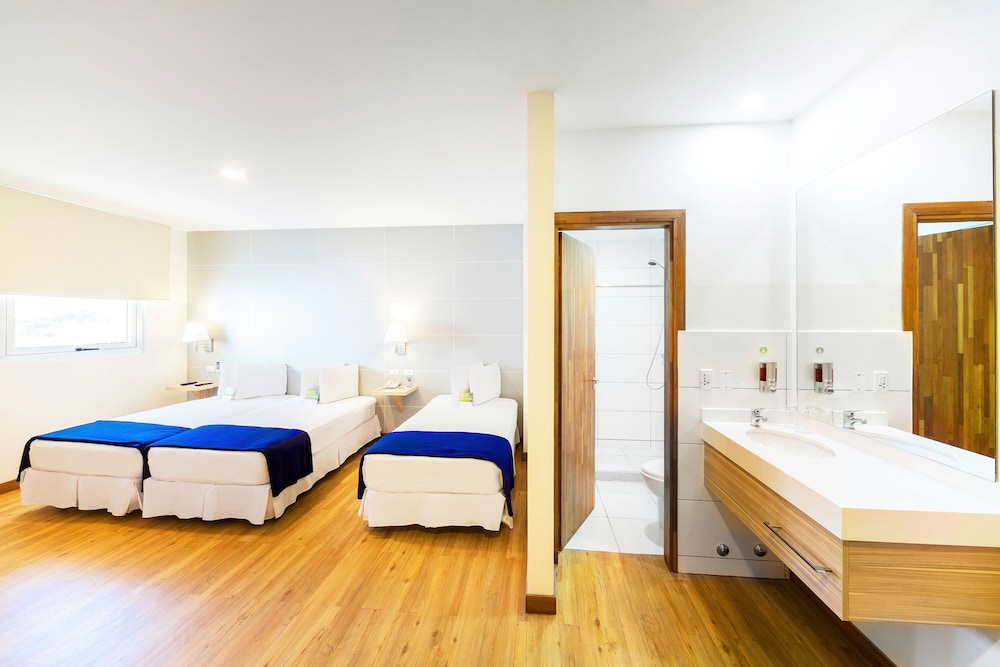 Triple Room, 3 Twin Beds photo 2