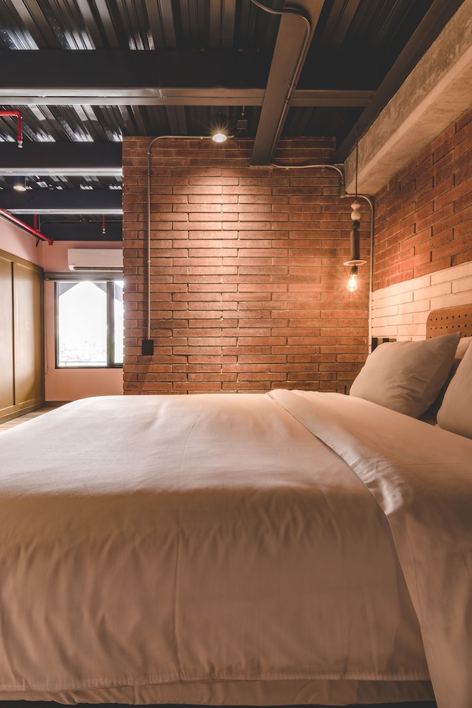 Standard Room, 1 King Bed - Photo 16