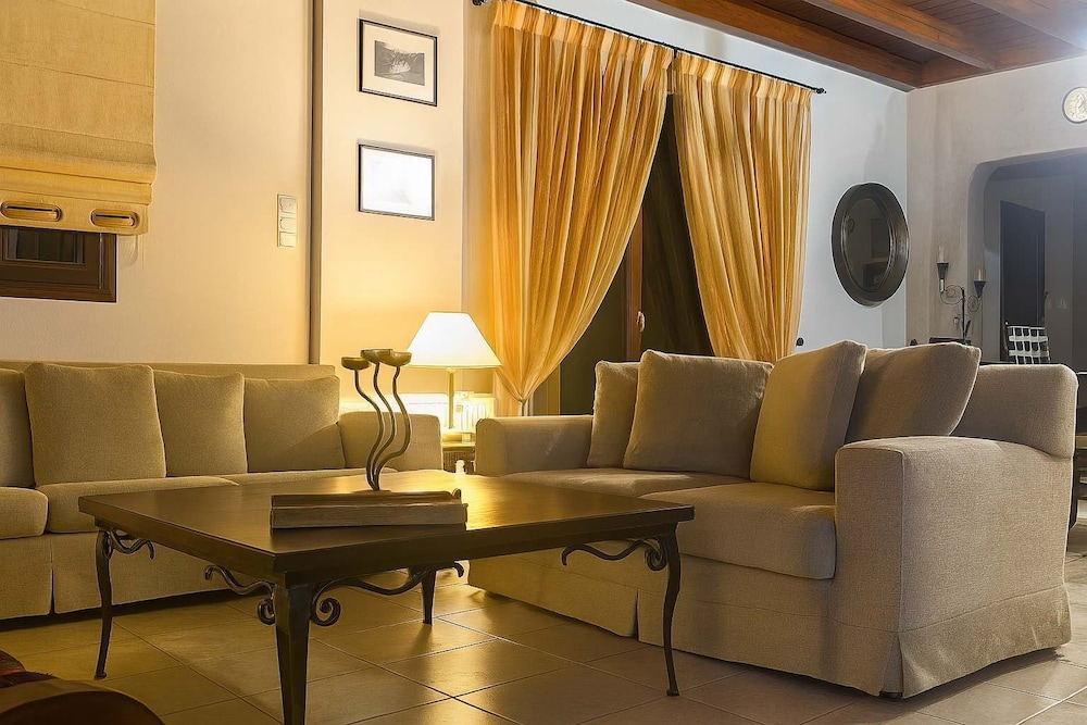 Villa photo 3