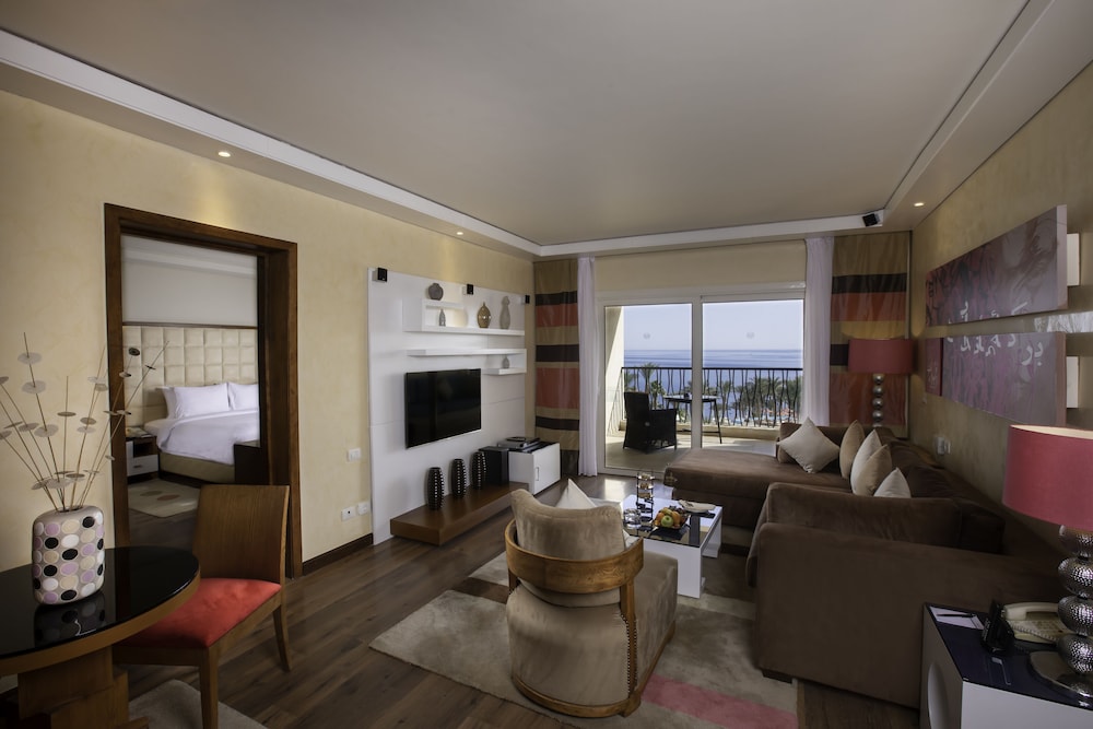 Suite, 1 Bedroom (Sea Front) - Photo 6