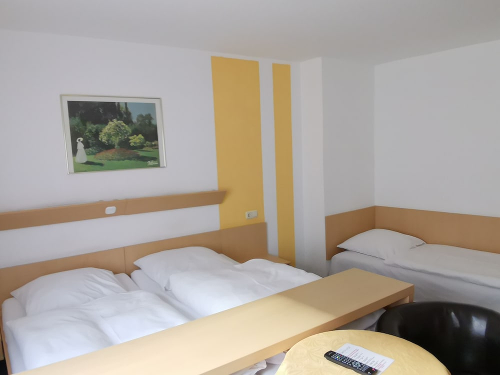 Business Triple Room photo 2