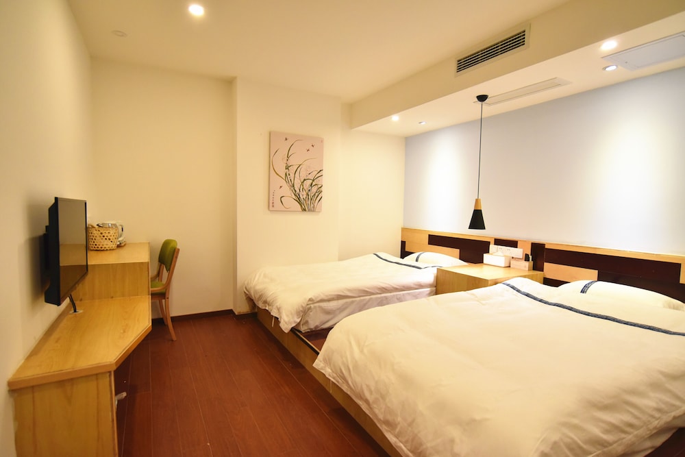 Standard Twin Room (No Window) photo 2