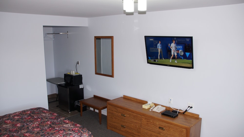 Deluxe Double Room, 2 Queen Beds, Refrigerator & Microwave, Ground Floor photo 1