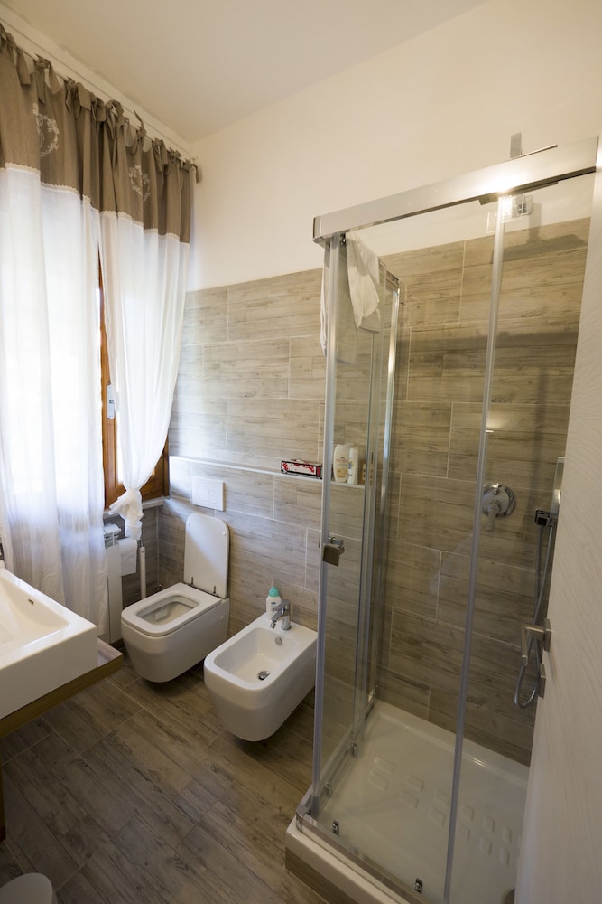 Deluxe Double Room, 1 Queen Bed, Non Smoking photo 2