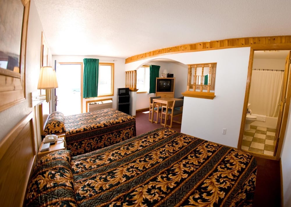 Suite, 2 Queen Beds photo 2