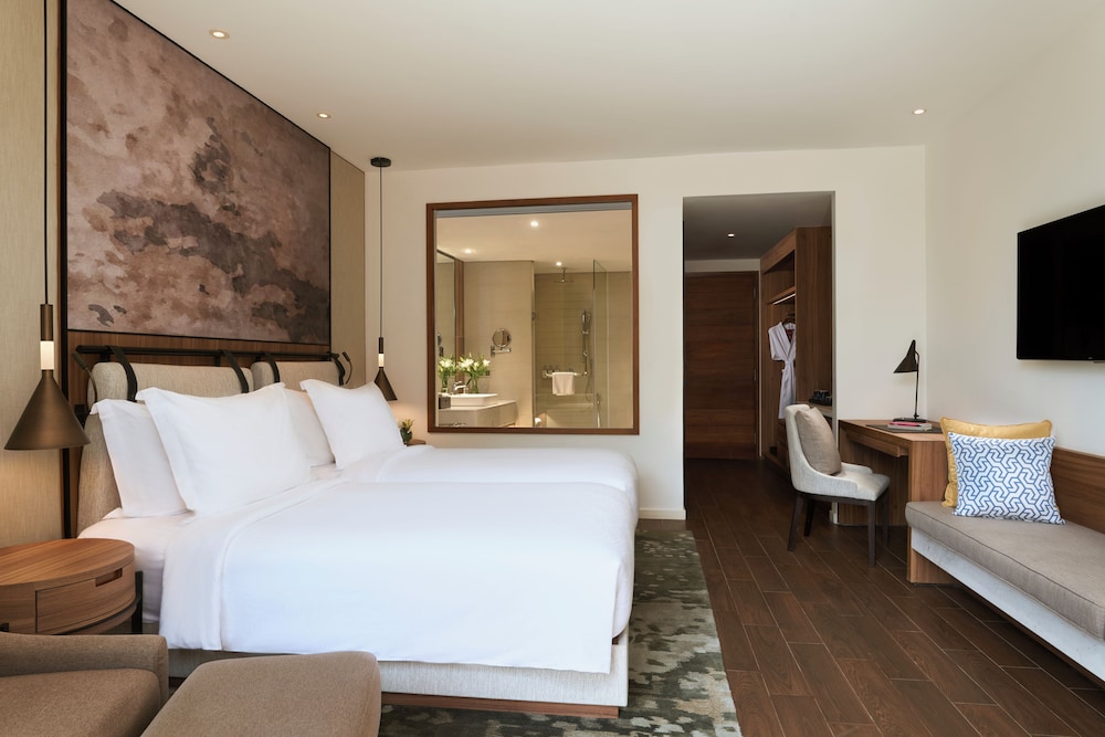 Superior Room, 1 King Bed, Pool Access - Photo 3