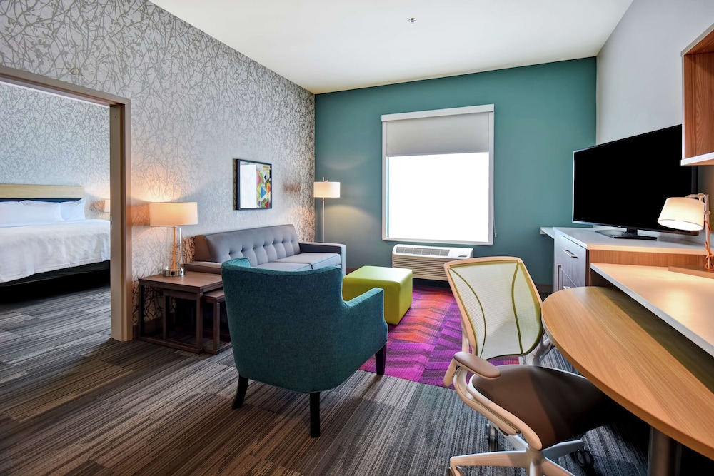 Suite, 1 King Bed, Accessible (Hearing) - Photo 2