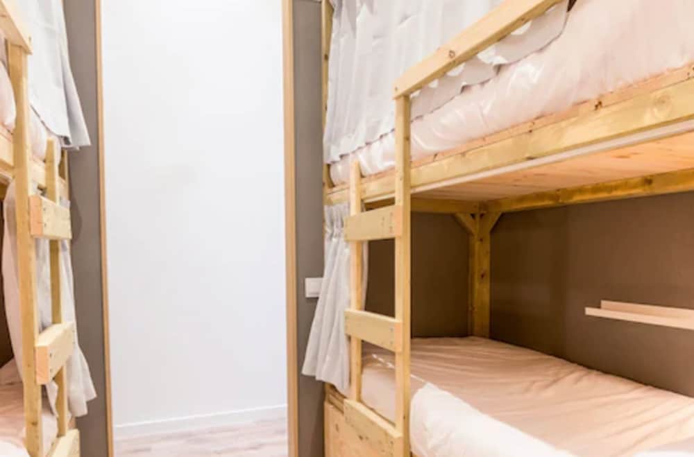 Basic Shared Dormitory, Mixed Dorm (4 beds in a room with 4 beds)