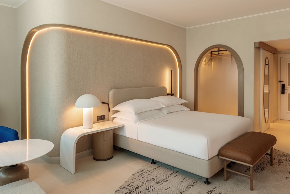 Deluxe Room, 1 King Bed, Sea View - Photo 7