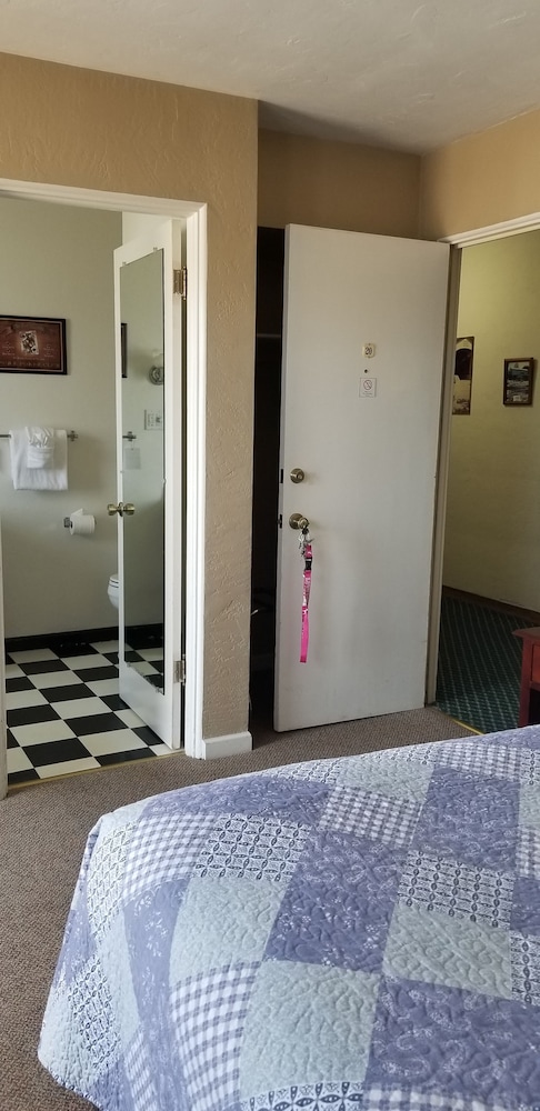Standard Single Room, 1 Queen Bed - Photo 5