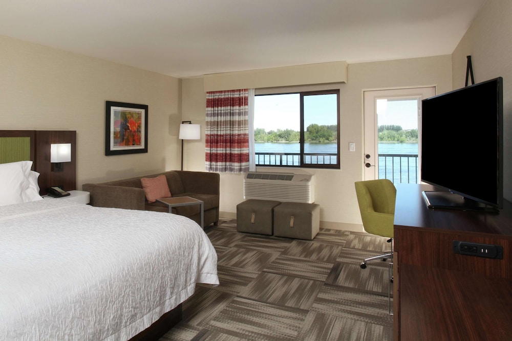 Room, 1 King Bed with Sofa bed, River View - Photo 3