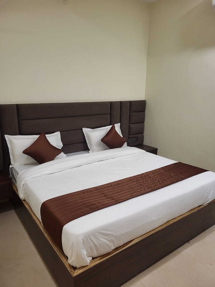 Deluxe Room, City View