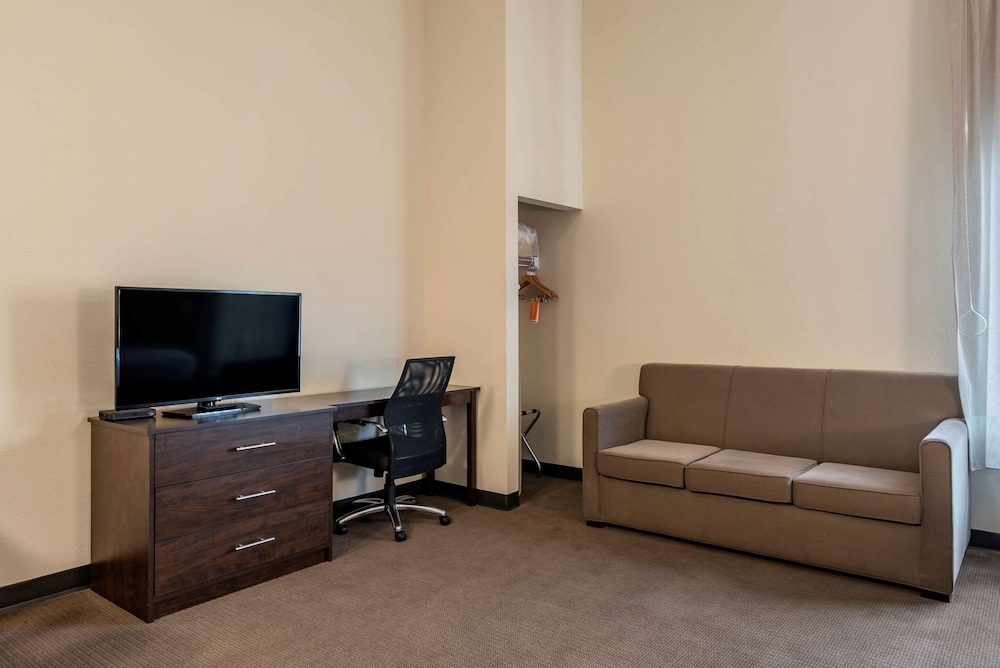 Suite, Multiple Beds, Accessible, Non Smoking (Efficiency) photo 2