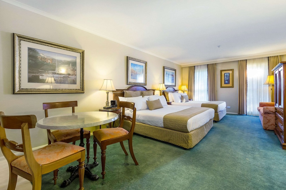 Suite, 2 Double Beds, Non Smoking photo 3