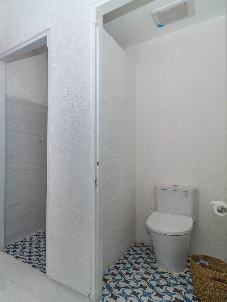 Cave Room with No View & No Window - Photo 2