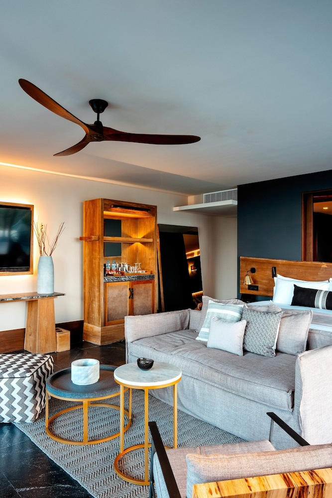 Preferred Club Paramount Suites Ocean View King