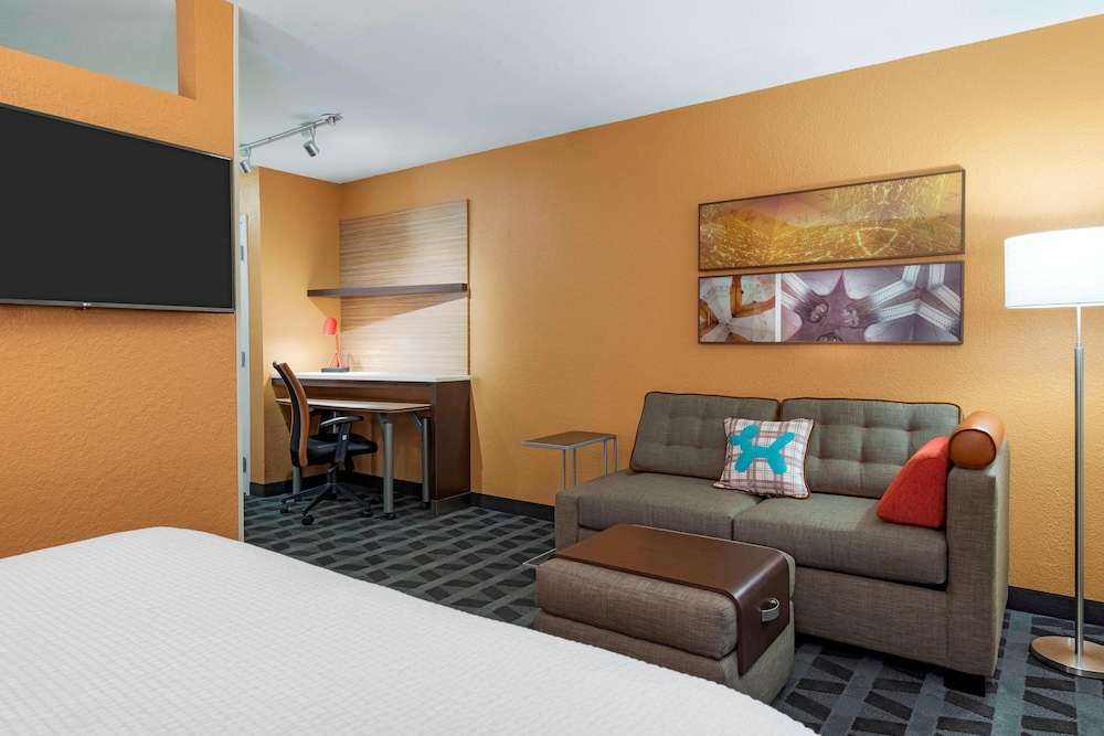 Studio, 1 Queen Bed with Sofa bed (Mobility Accessible, Tub) - Photo 1