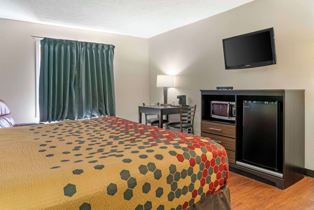 Standard Room, 1 King Bed, Non Smoking photo 3