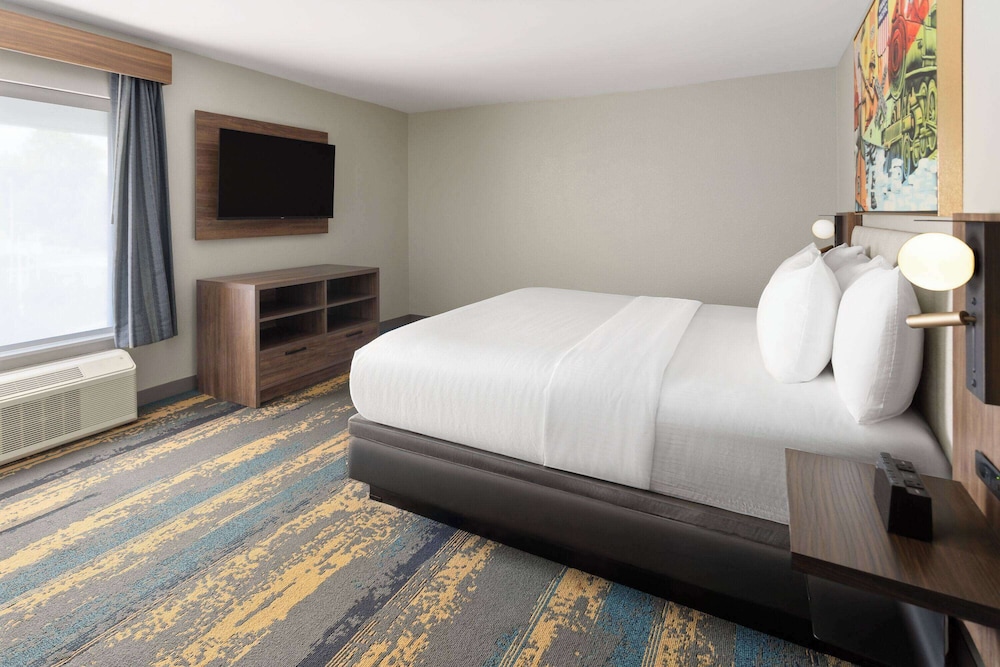 Deluxe Room, 1 King Bed with Sofa bed, Non Smoking, Kitchen (Living Room, Shower) - Photo 5