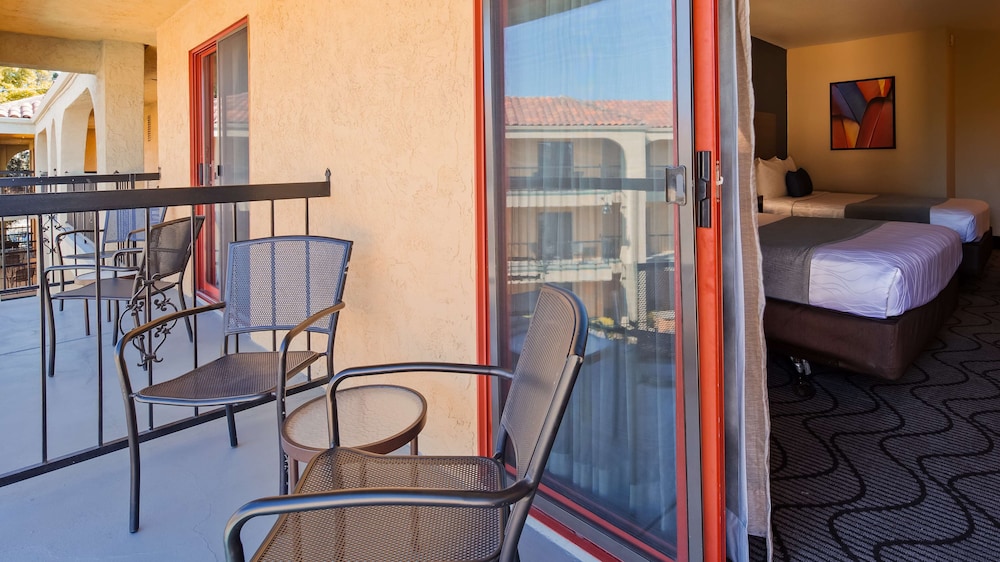 Standard Room, 1 King Bed, Non Smoking, Refrigerator- Pool View - Photo 5