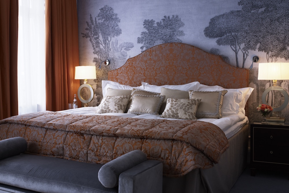 Superior Room (Facing Side Street or Courtyard) photo 3