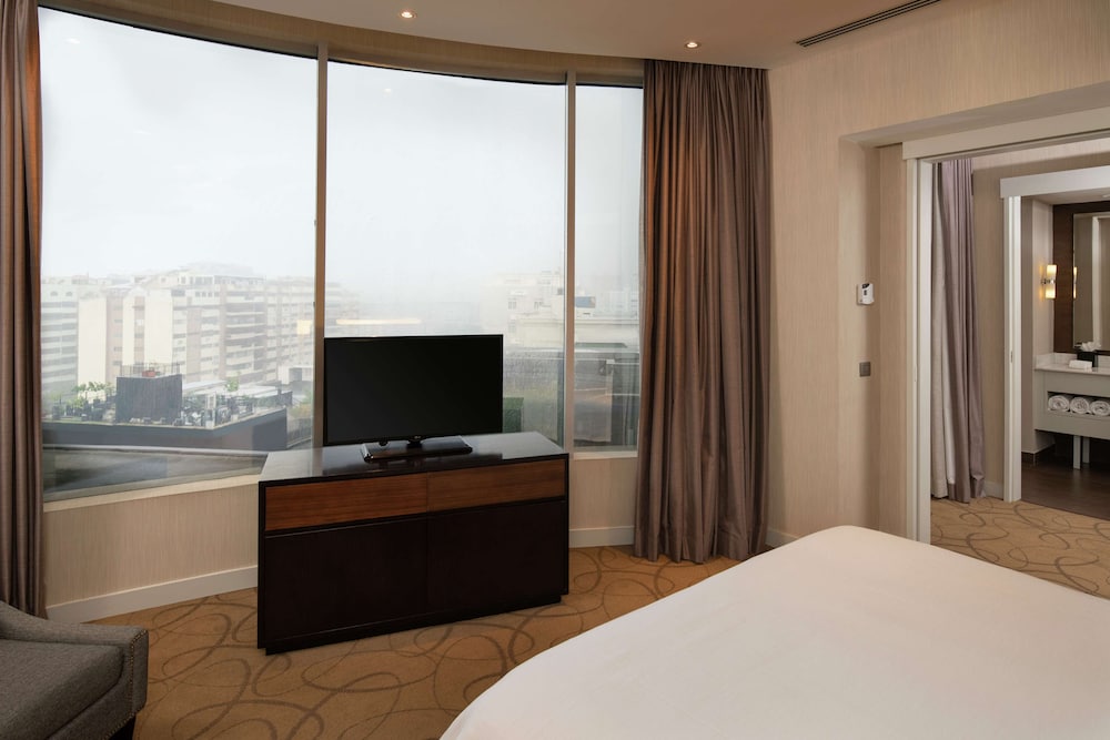 One King - One Bedroom Suite Mobility Access