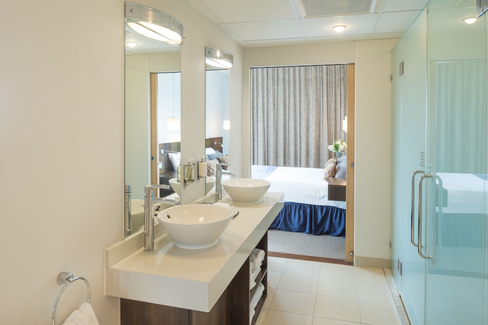 Grand Room, Multiple Beds - Photo 6