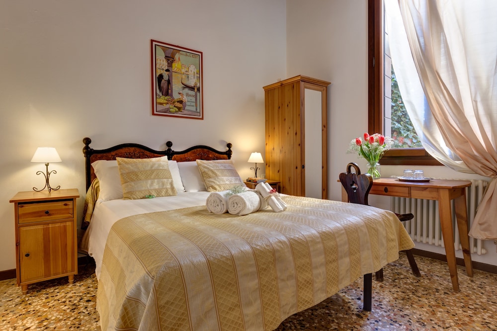 Economy Double Room photo 1