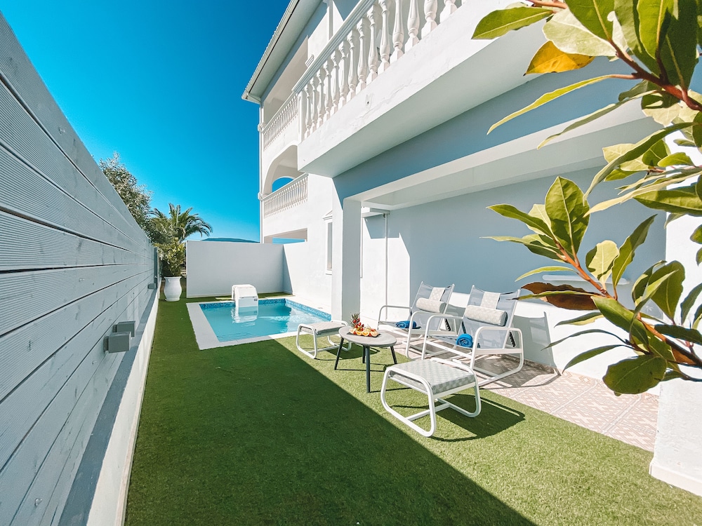 Deluxe Suite, Private Pool - Photo 4