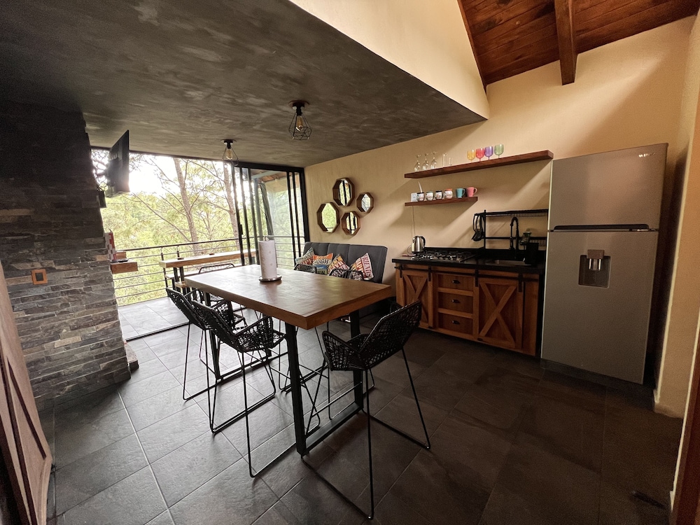 Family Cabin, 2 Bedrooms, Hot Tub, Mountain View photo 2