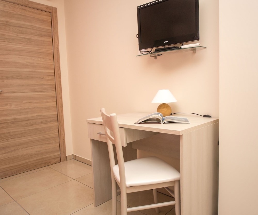Double or Twin Room photo 3