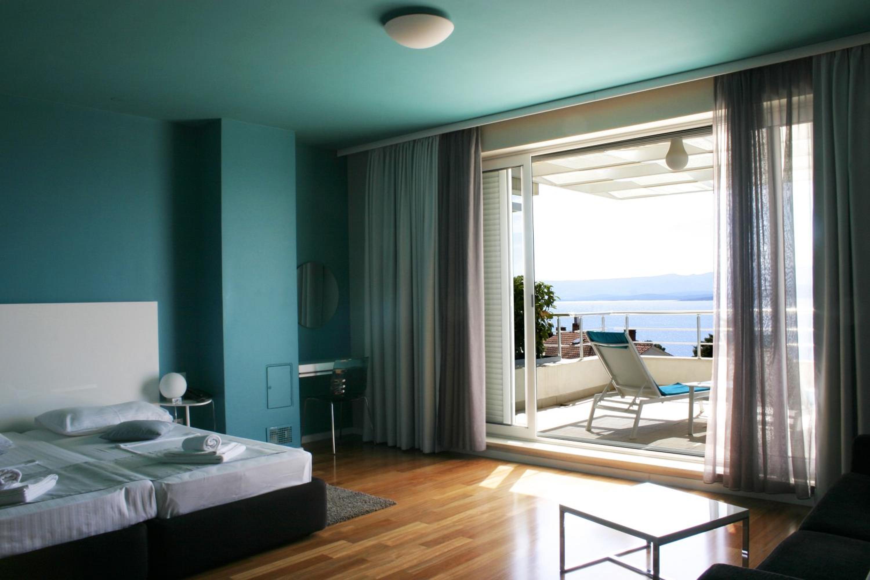 Studio with Terrace and Sea View