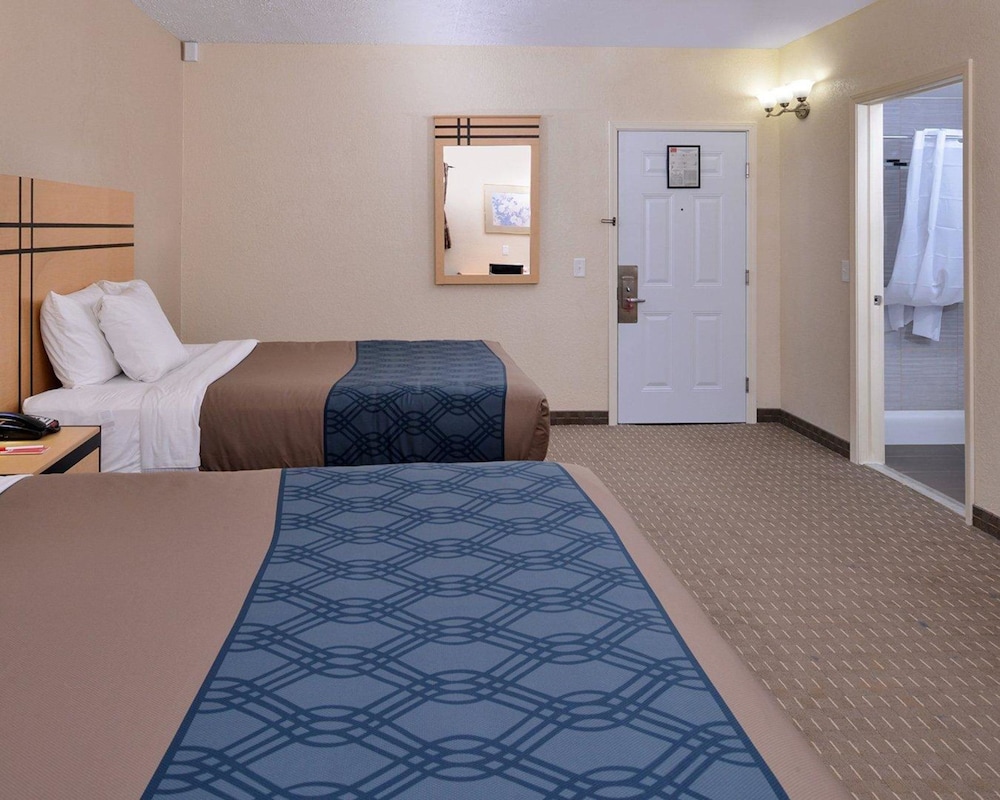 Econo Lodge Rochester I-90 & I-390, Photo 3