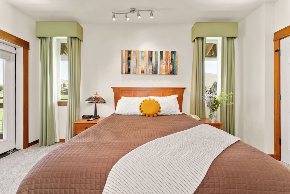 Panoramic Suite, 1 Queen Bed, Golf View photo 1
