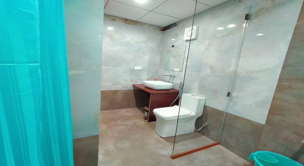 Deluxe Double Room, 1 Queen Bed with Sofa bed, Pool View photo 2