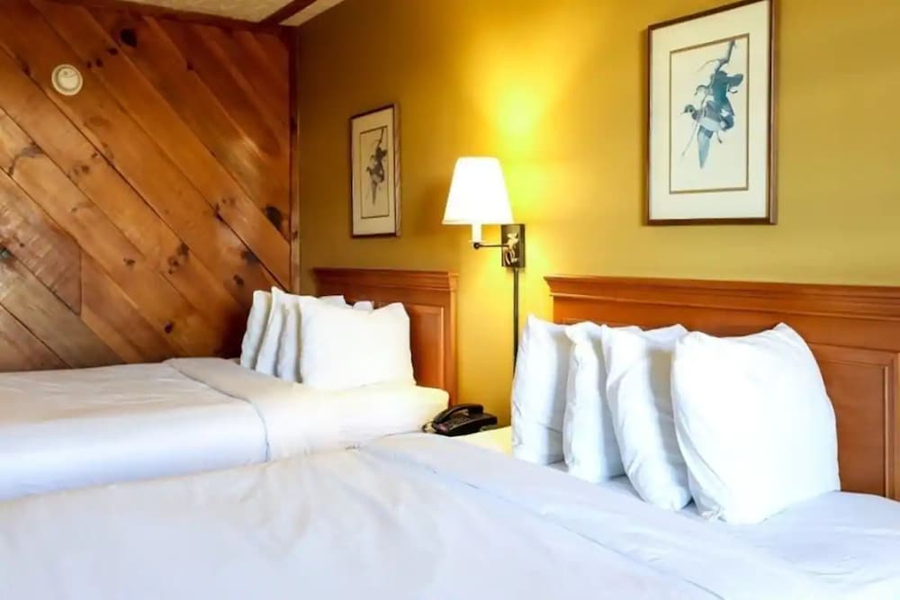 Standard Room, 2 Queen Beds - Photo 1