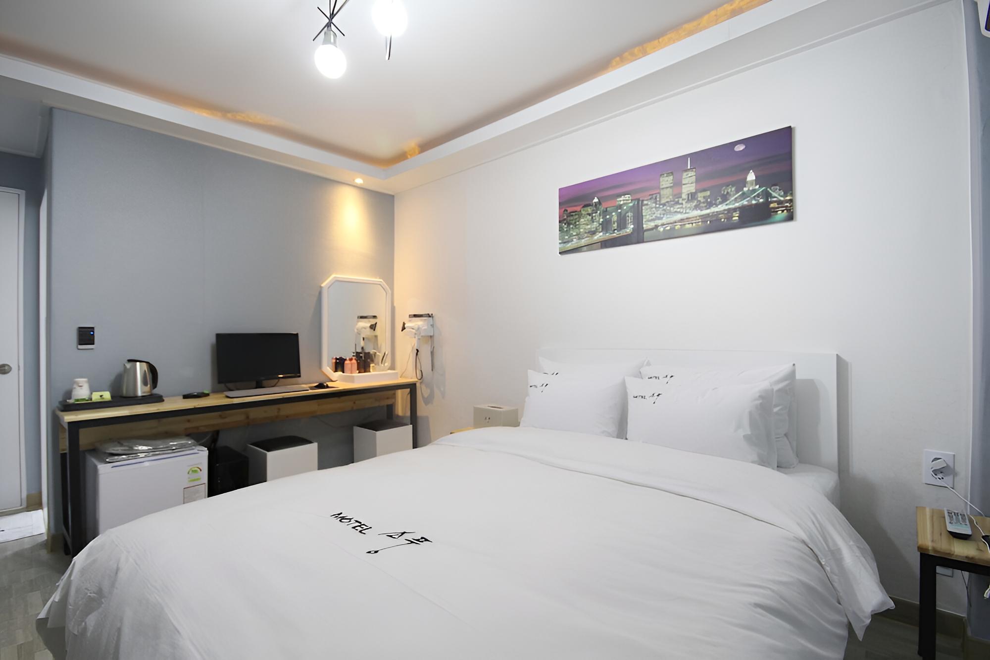Room (Standard Room) - Photo 20
