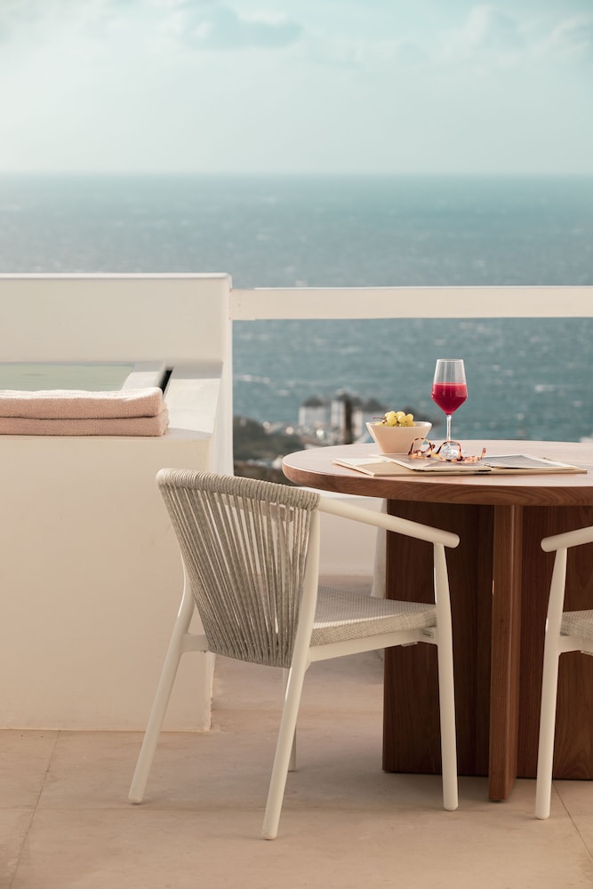 Signature Suite, Jetted Tub, Sea View - Photo 22