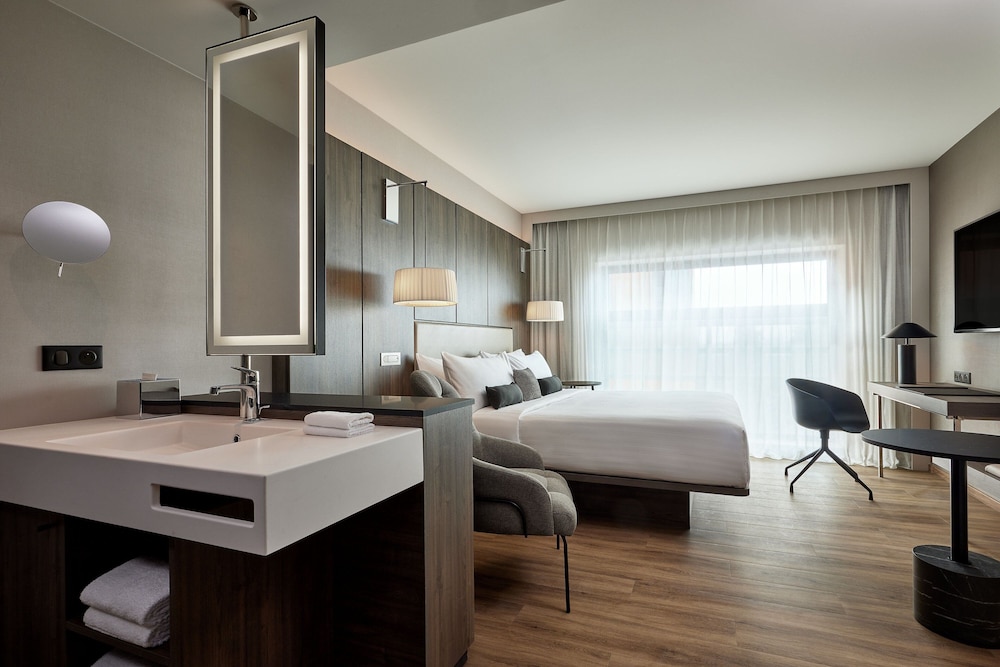 Standard Double Room, 1 King Bed - Photo 4