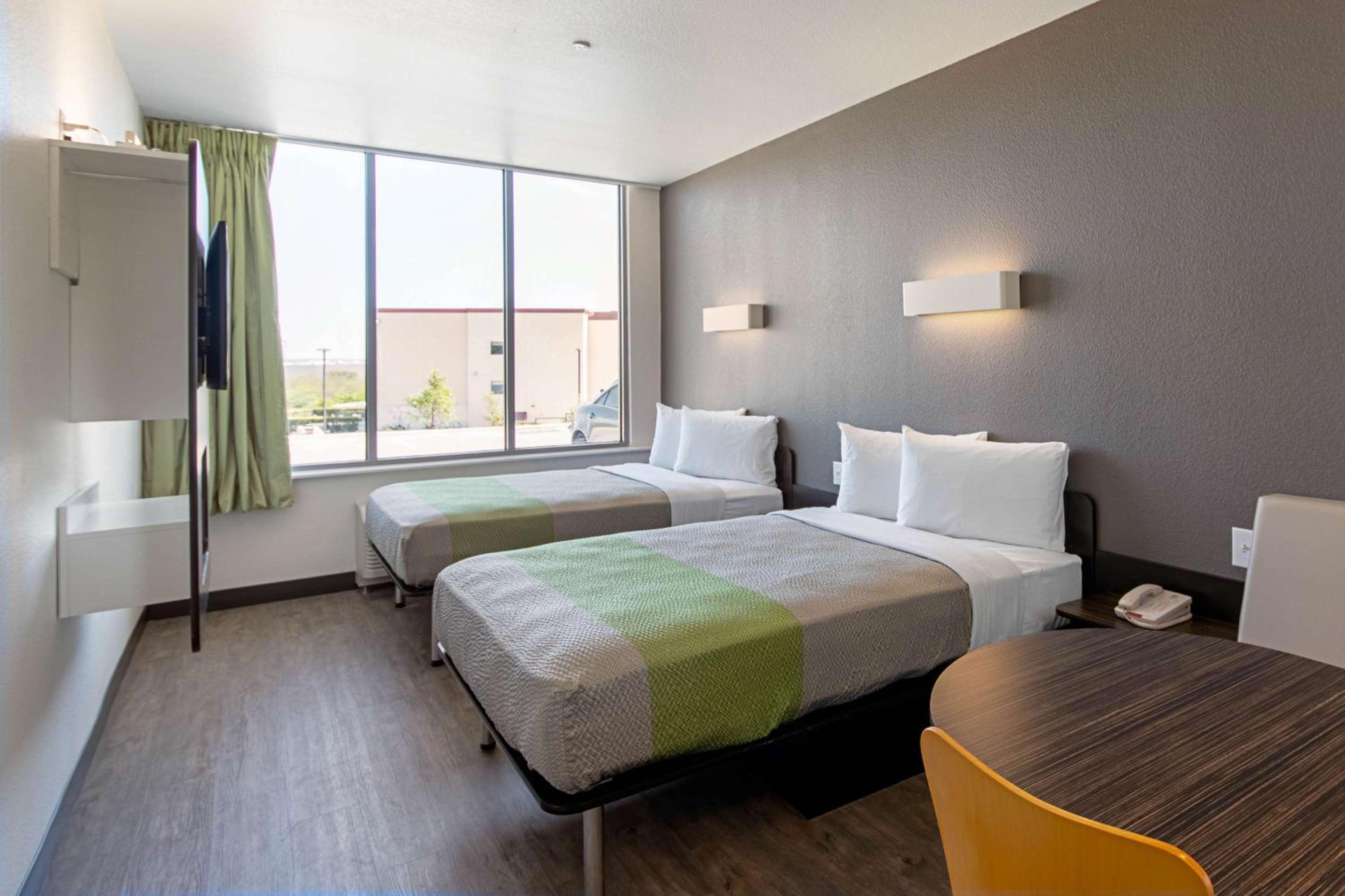 Quadruple Room - Photo 2