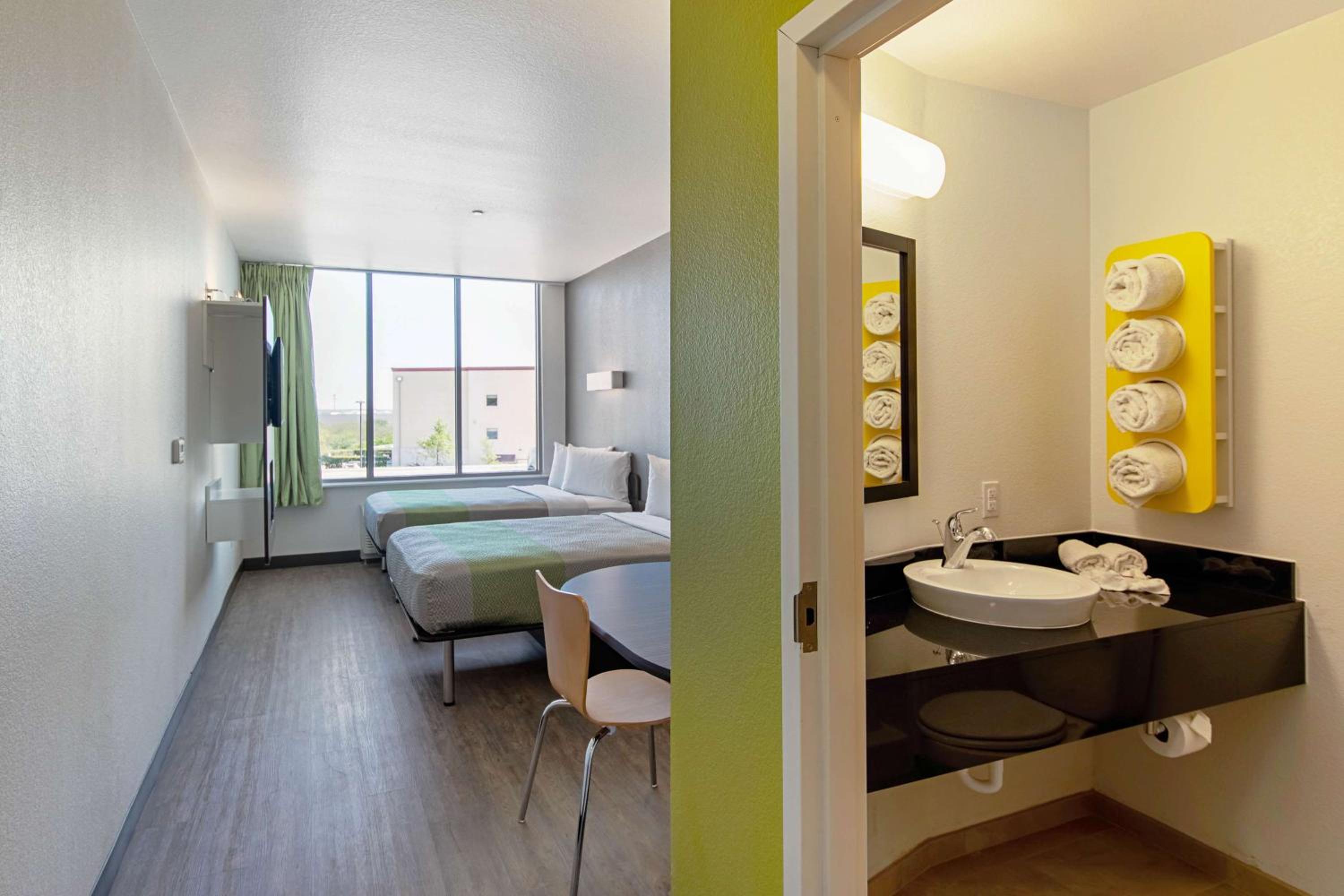 Quadruple Room - Photo 1
