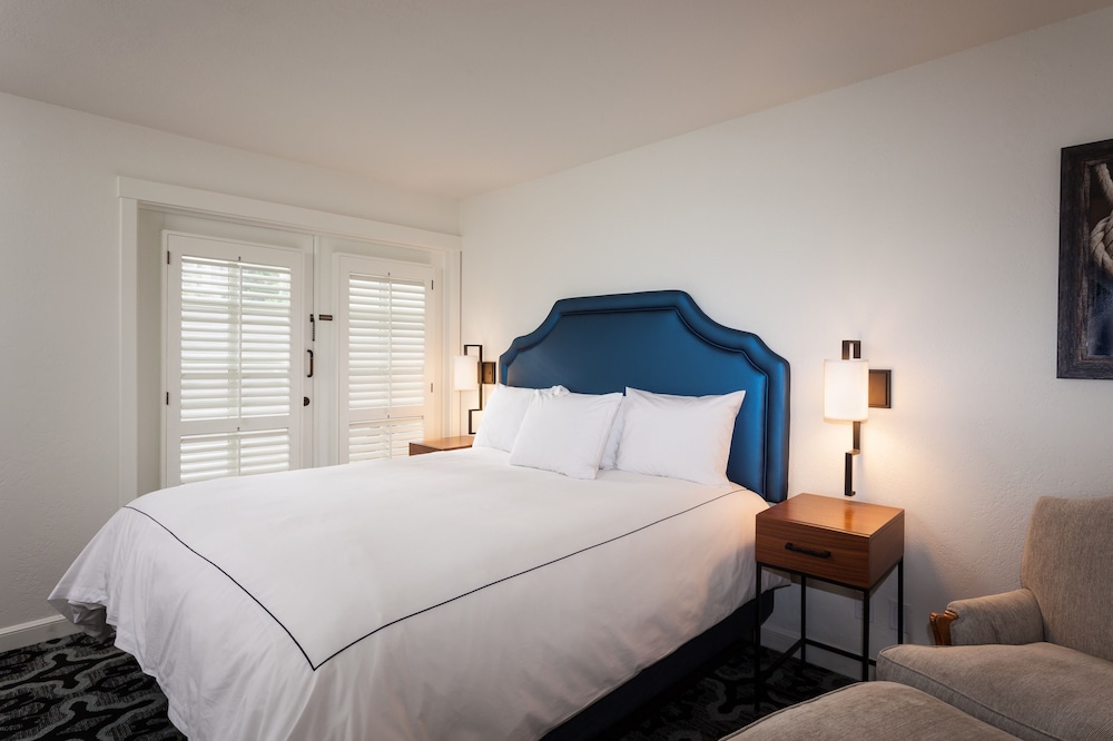 Luxury Suite, 1 King Bed, Mobility Accessible (Luxury) - Photo 1