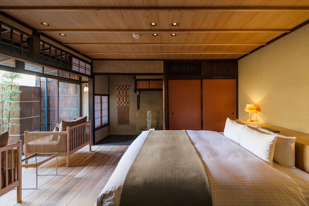 Luxury Room, 1 King Bed (with Semi-Outdoor Bath) photo 1