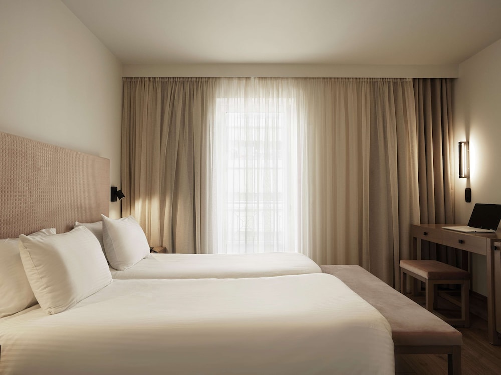 Deluxe Room, 1 Bedroom, Balcony - Photo 9