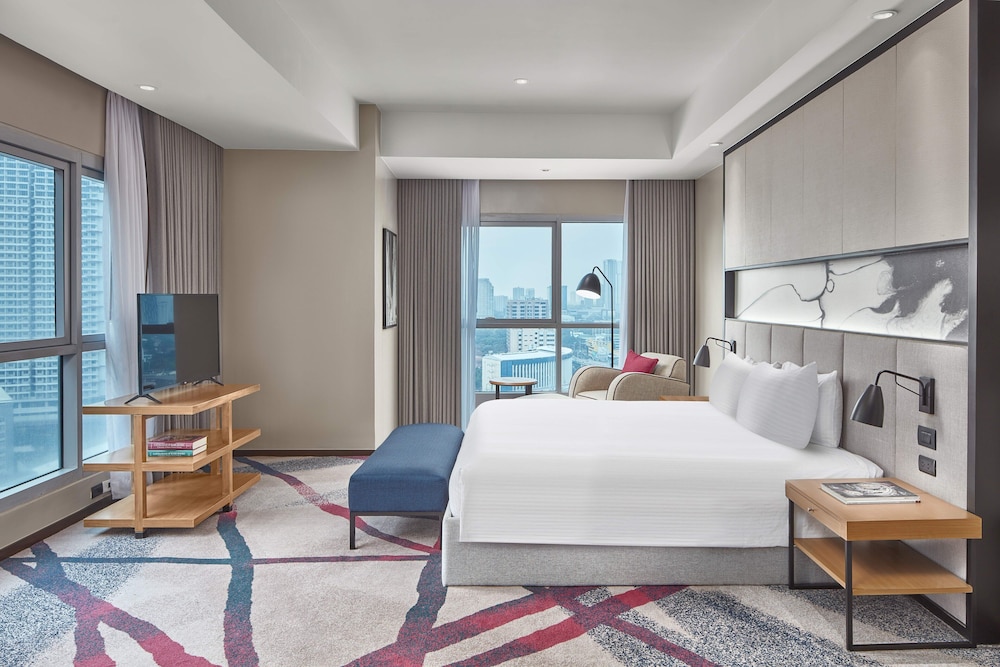 Junior Suite, 1 King Bed, Club Lounge Access (High Floor)