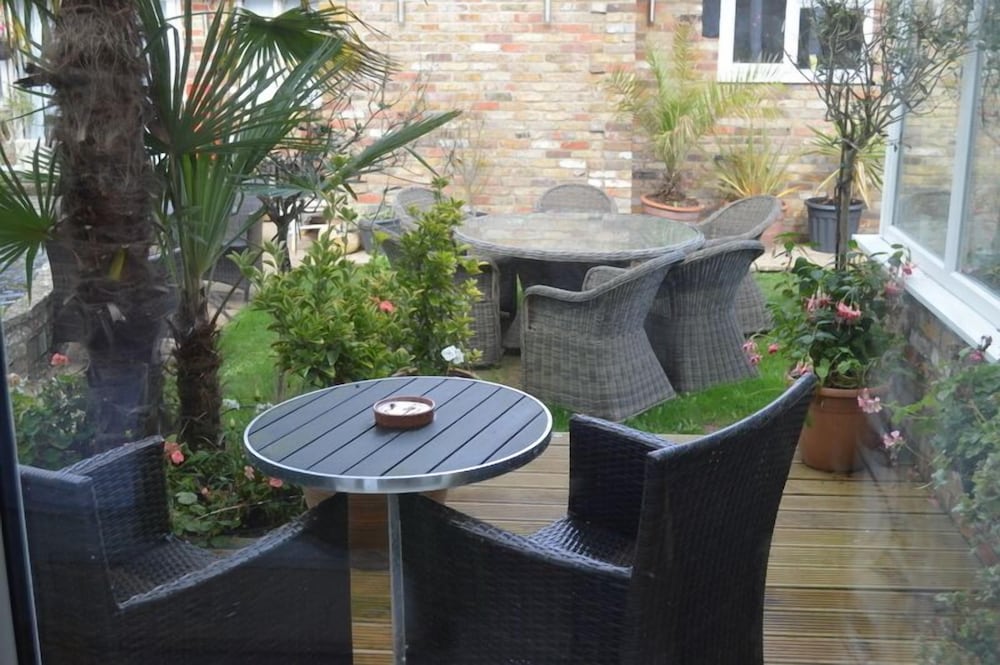 Standard Double Room (Garden Suite) photo 3